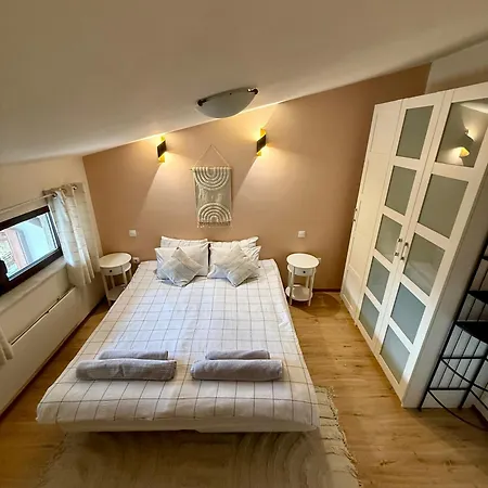 Carlson's 1br 200m Gondola Home2host Apartmán